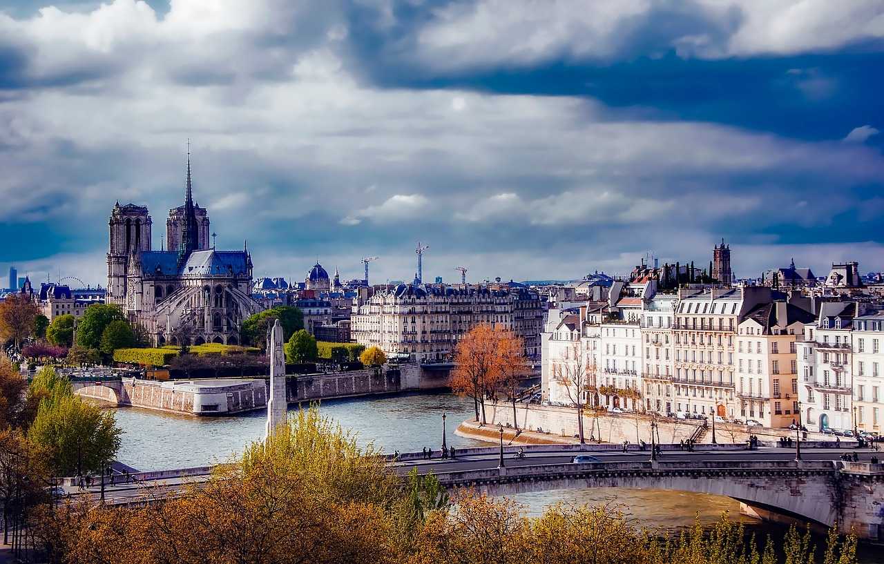 Where to buy Seine River cruise tickets? The ultimate guide!