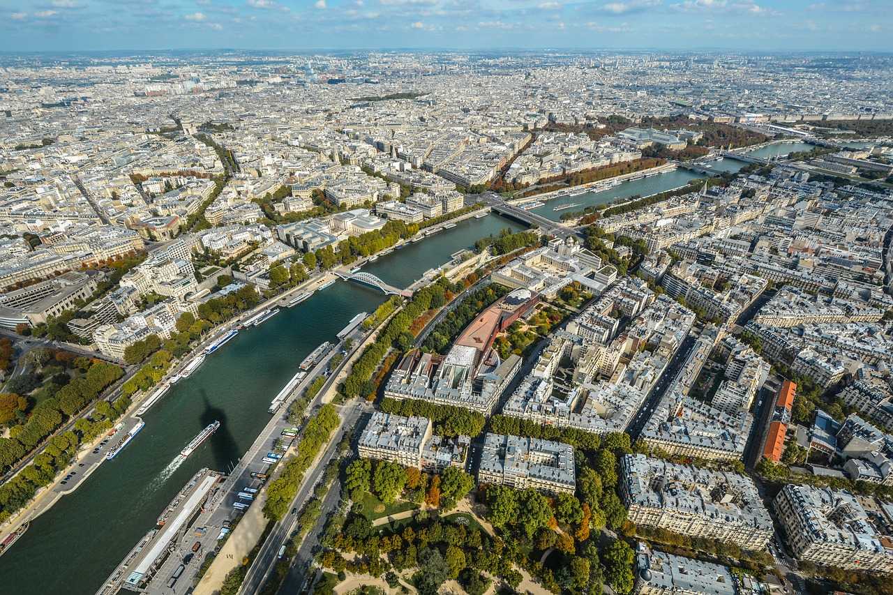 Seine river Cruise Vedettes de Paris - What Do They Offer?
