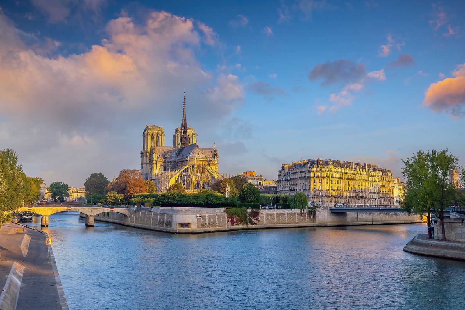 Notre-Dame Cathedral Tickets - 7 tips to Skip the long lines