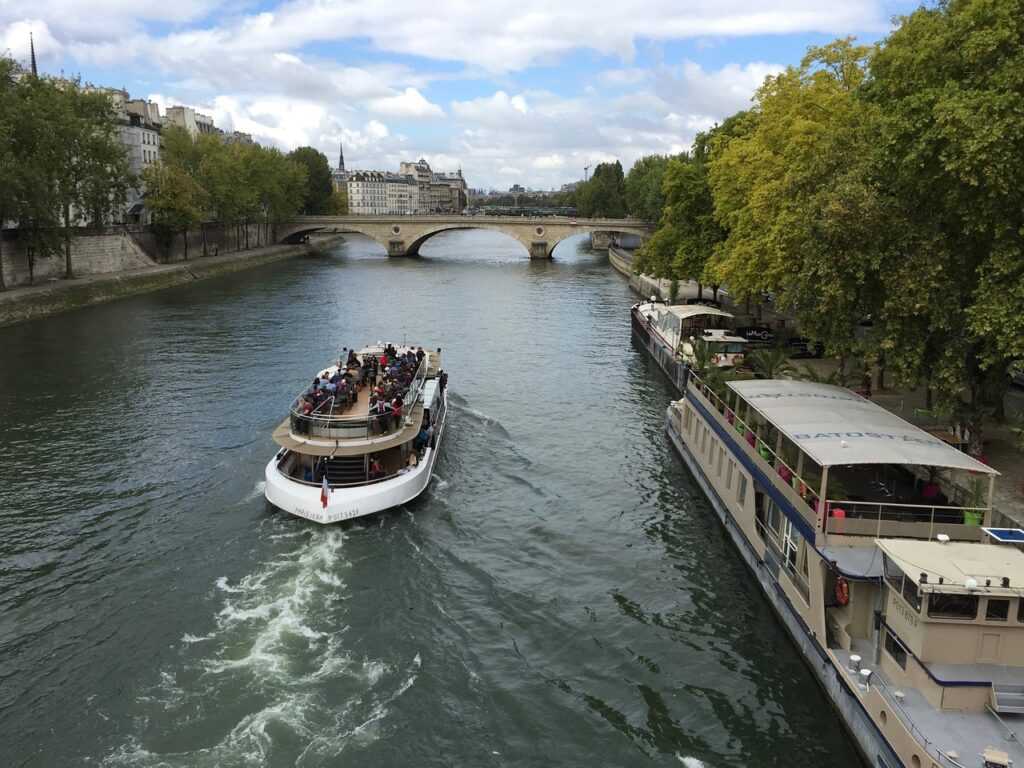 Where does Seine River cruise start