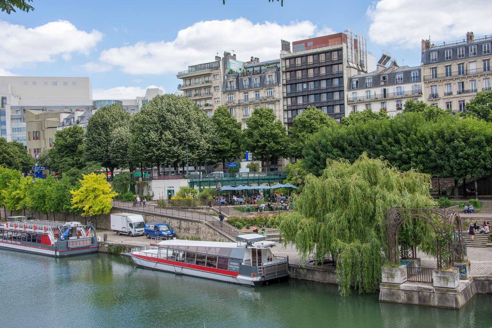 How long is the Seine River dinner cruise