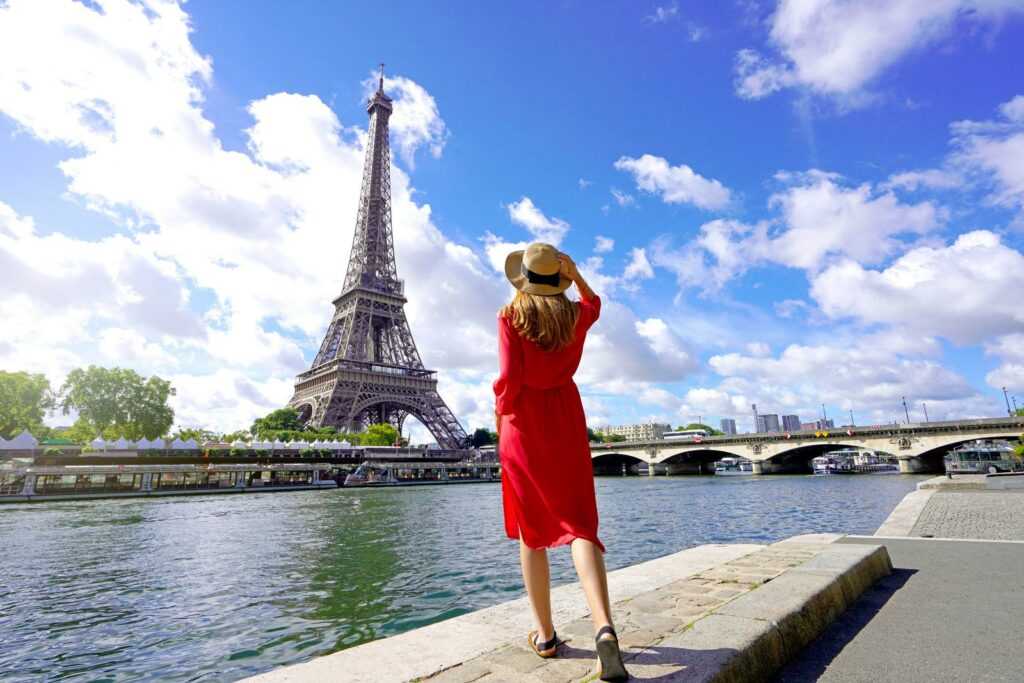 How long is the cruise tour in Paris