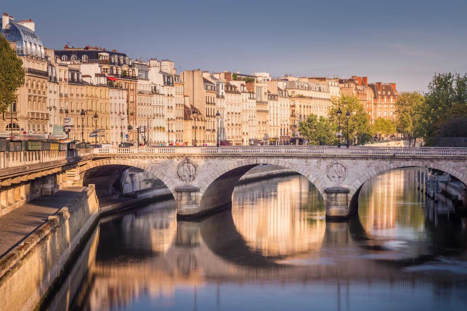 What is the Best Seine River Dinner Cruise in Paris