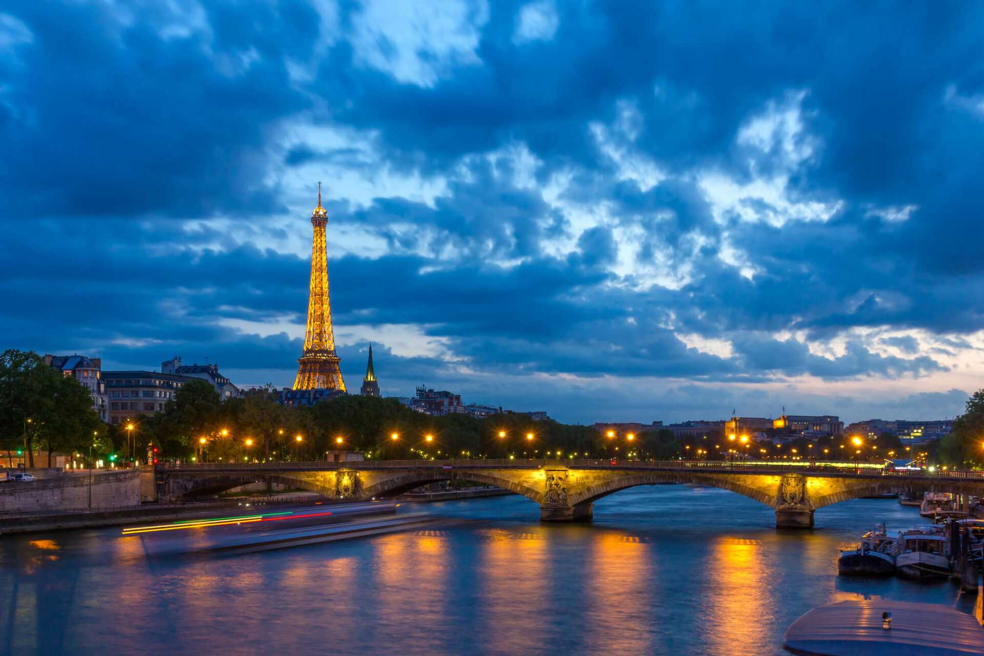 seine river cruise night