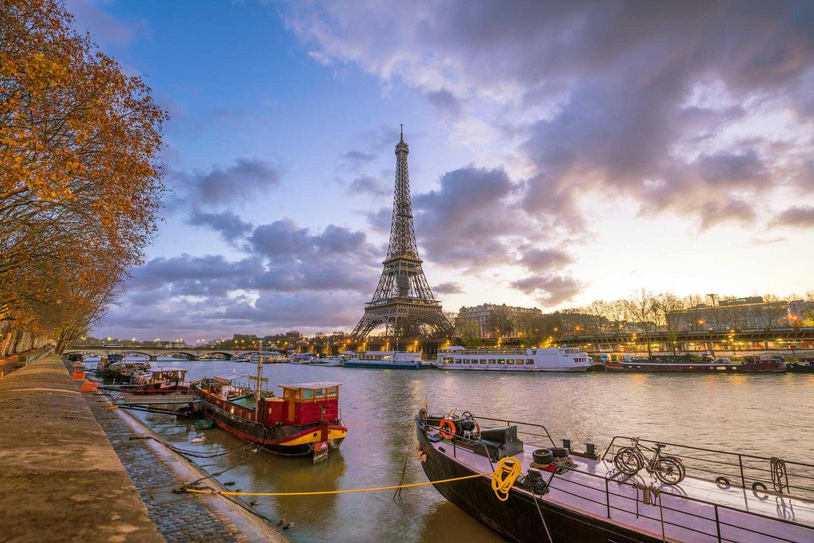 The best photo spots and picture-perfect views from a Seine cruise