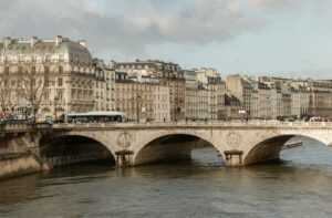 How deep is the Seine River in Paris